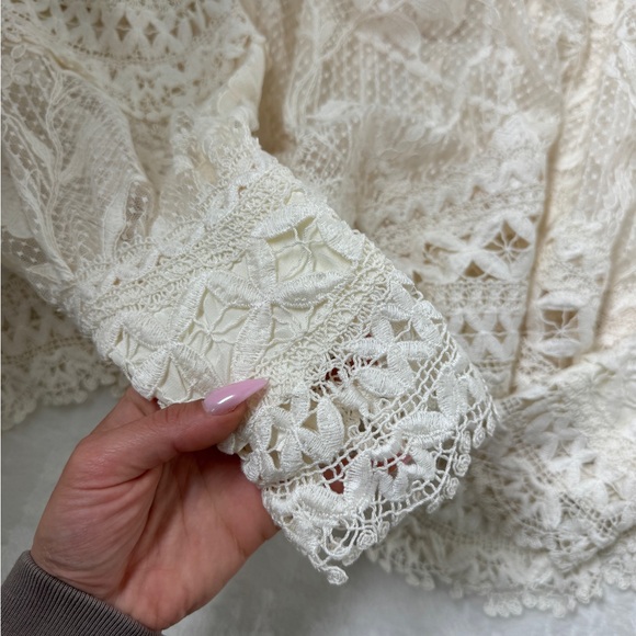 Rich Radi Qs NYC intricate Lace cutout Top - Picture 5 of 13